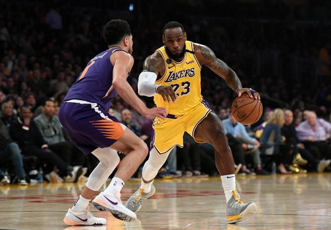 字母哥巅峰对决，詹姆斯与60激战SKT分钟，大胜胜负难料！